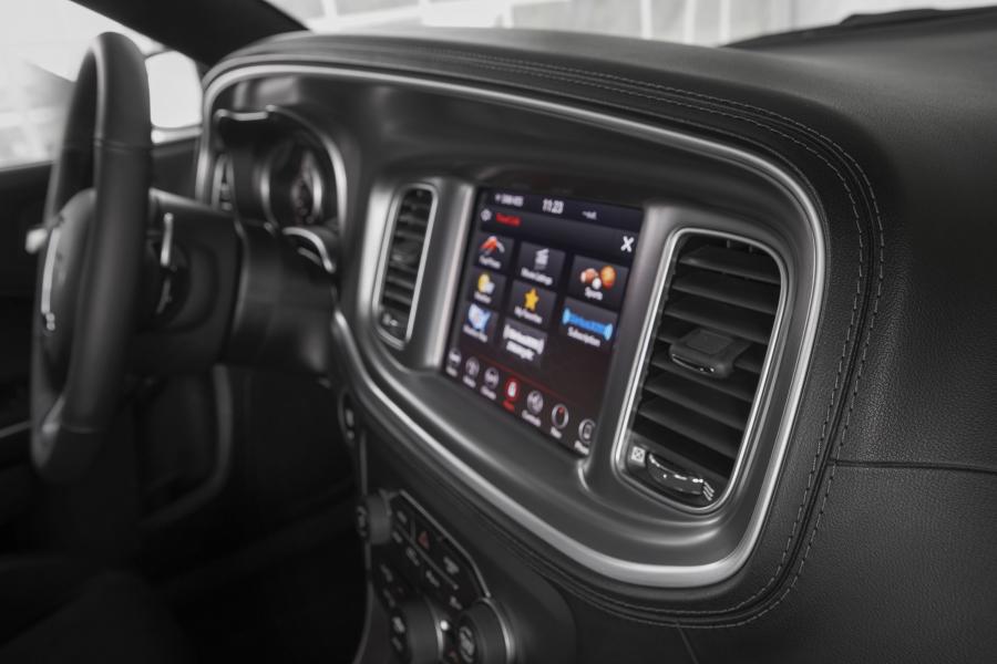 Панель приборов Dodge Charger R/T (LD) 2018 года  (фото 5 из 6)